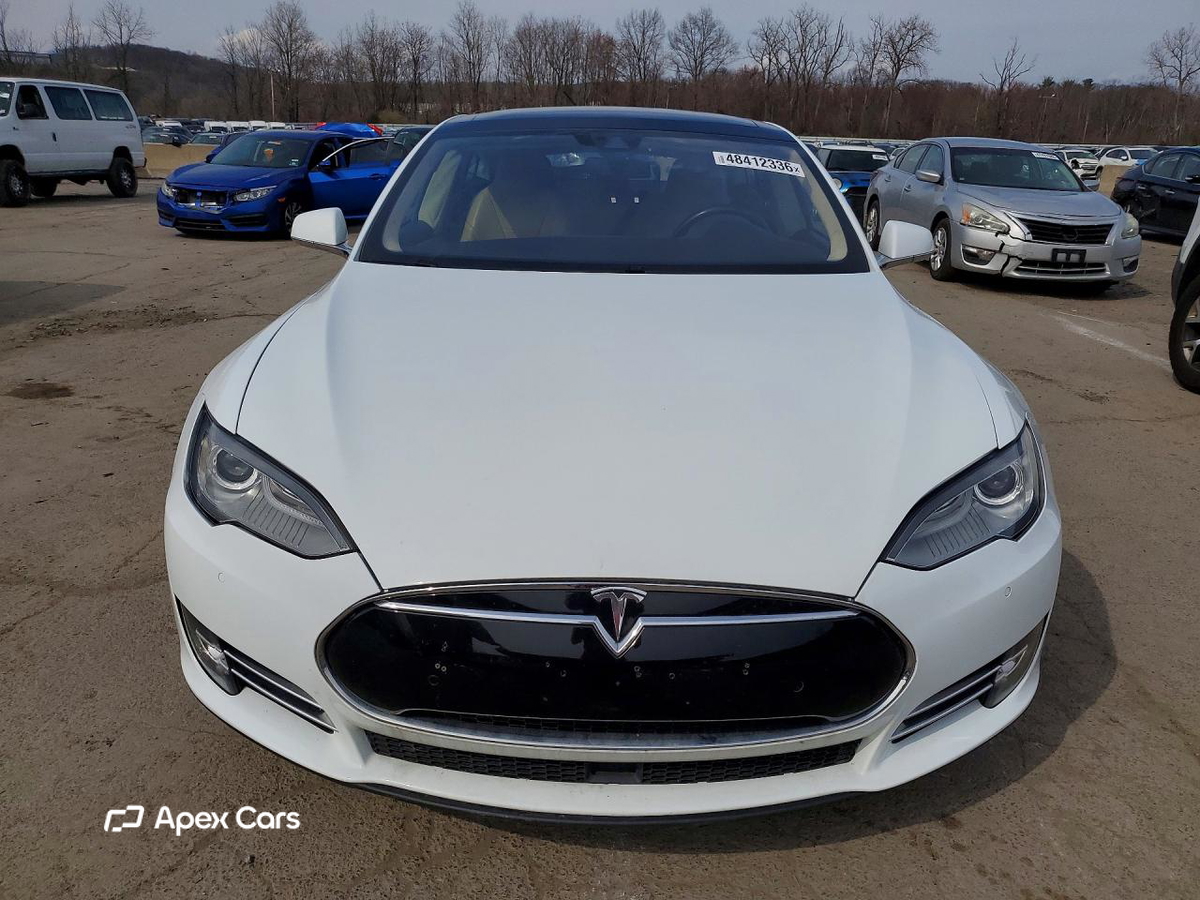 Tesla Model S 2015