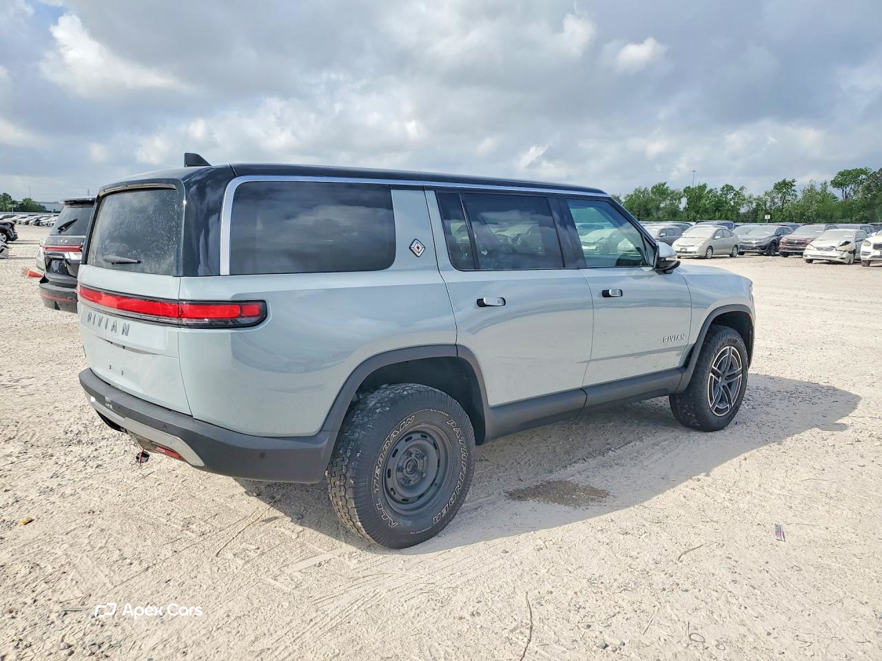 Rivian R1S 2025