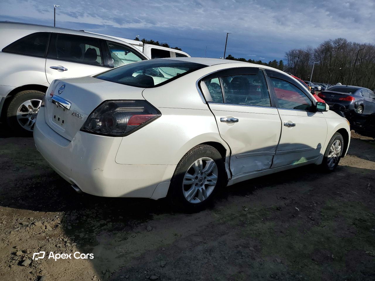 Nissan Altima 2010