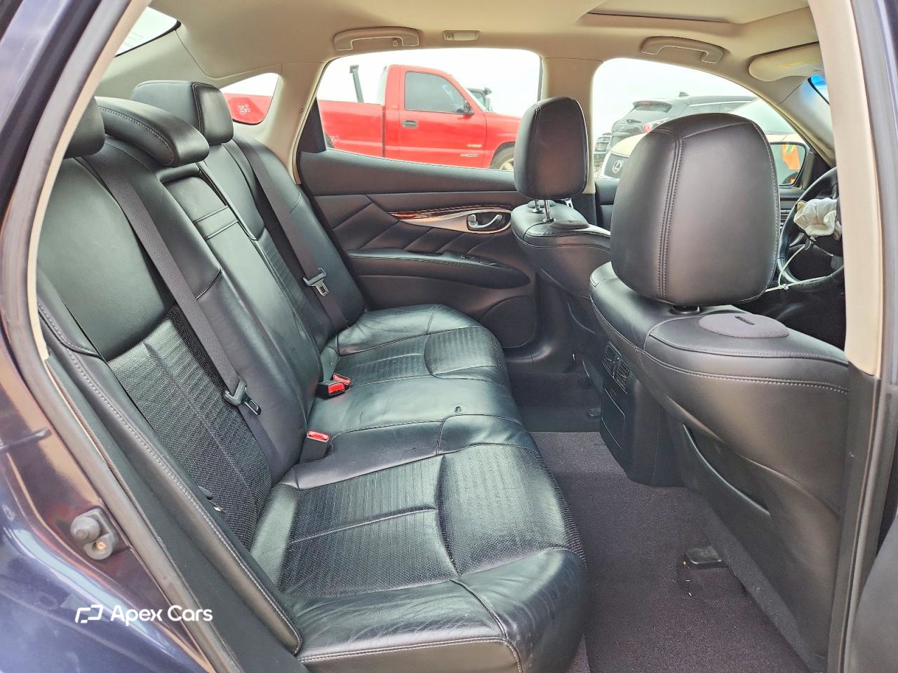 Infiniti M 2011