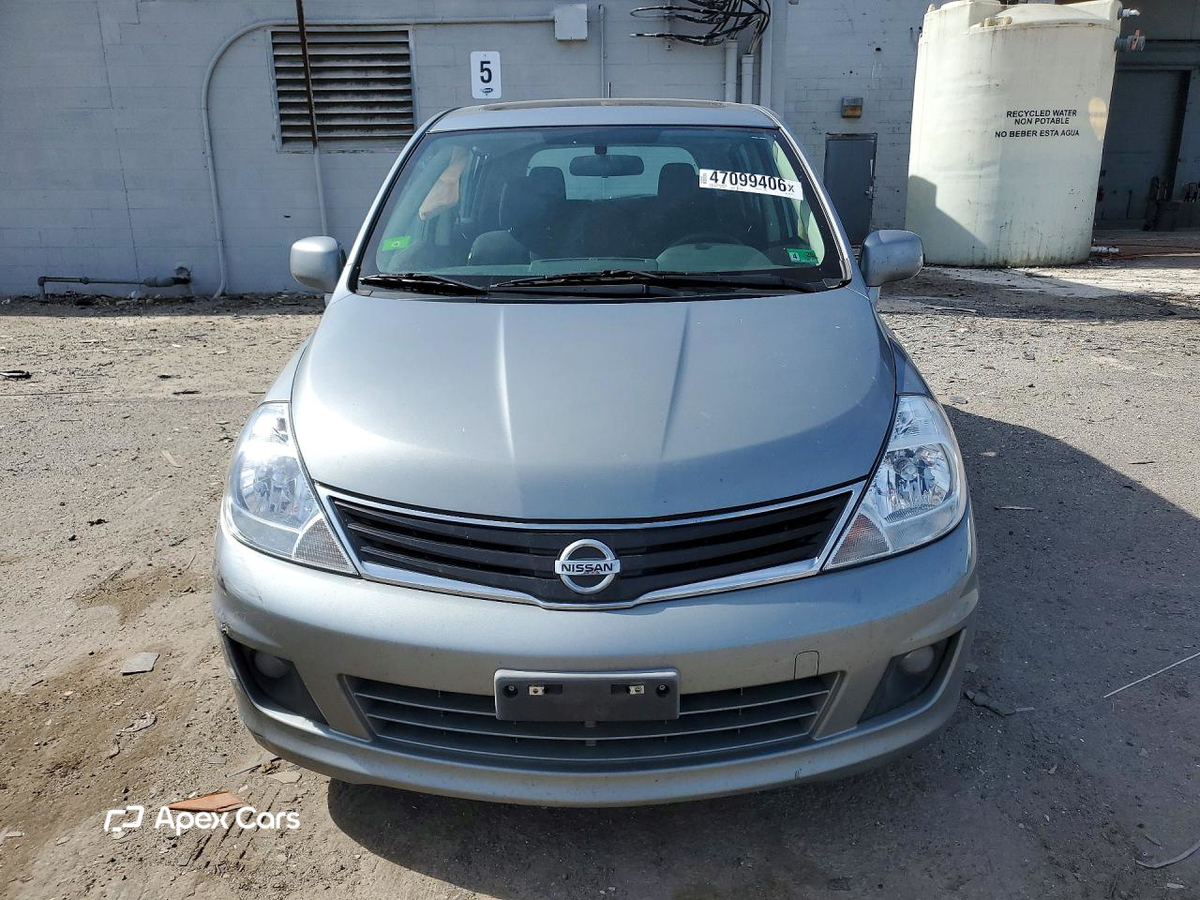 Nissan Versa 2011