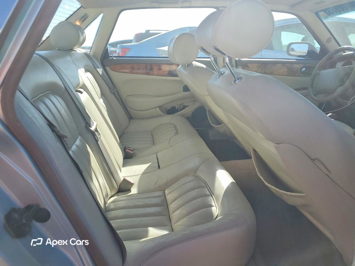 Jaguar XJ 2000