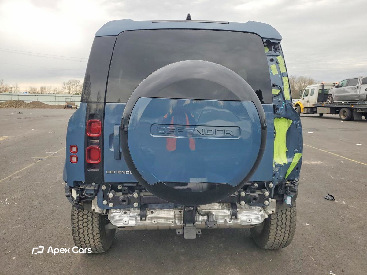 Land Rover Defender 2025