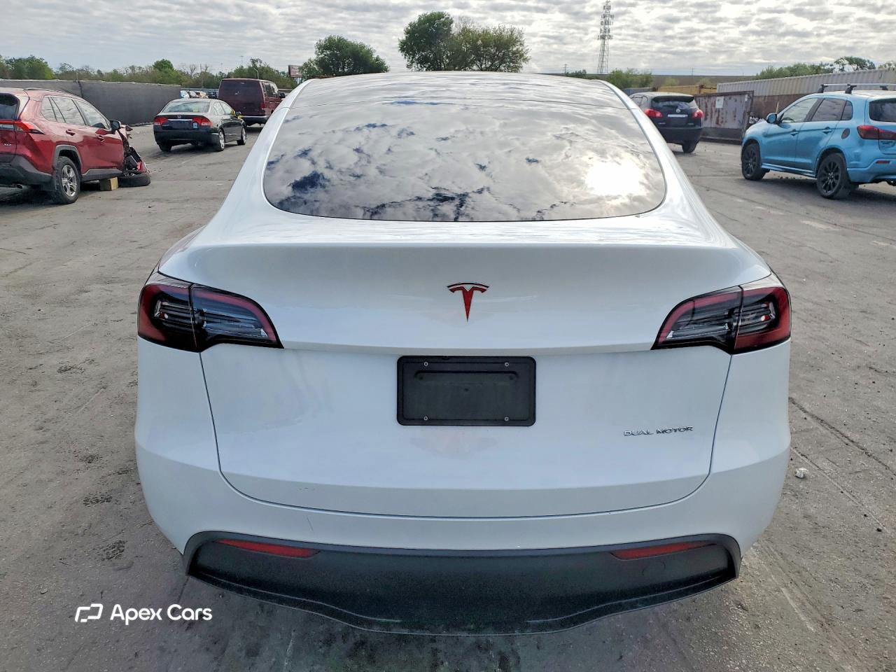 Tesla Model Y 2024