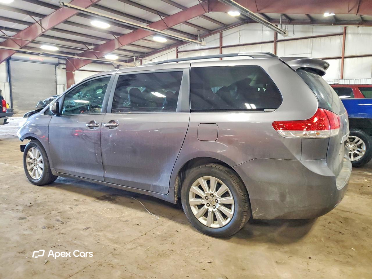 Toyota Sienna 2011