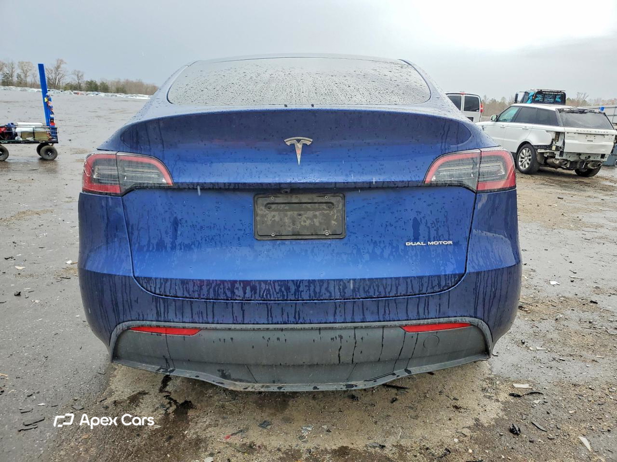 Tesla Model Y 2024
