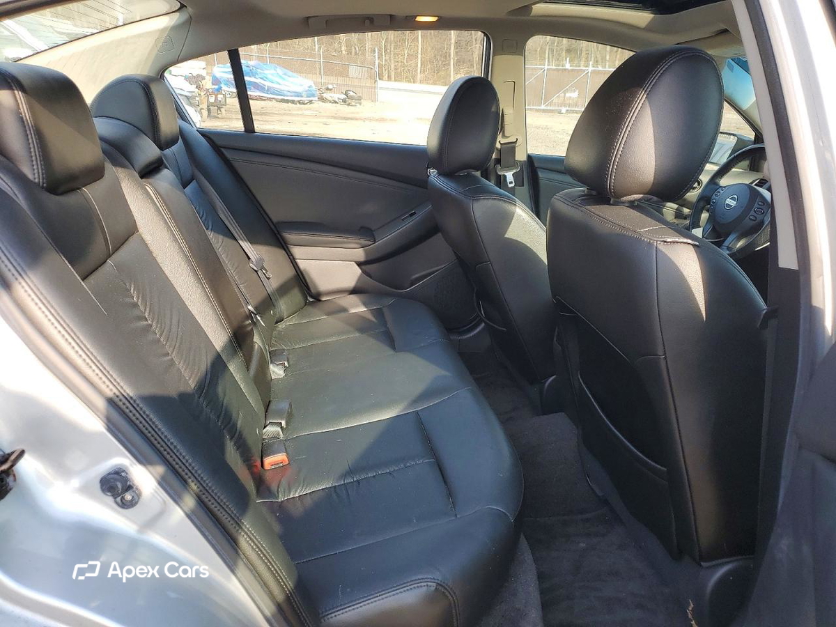 Nissan Altima 2010