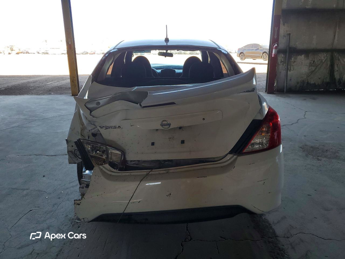 Nissan Versa 2016