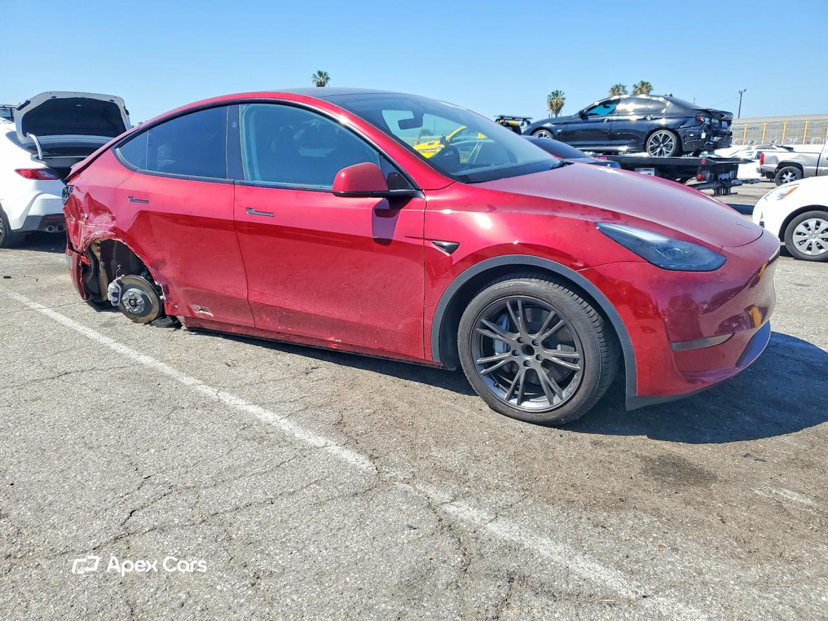 Tesla Model Y 2025