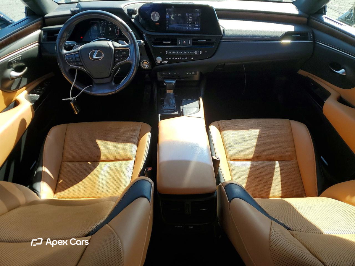 Lexus ES 2022