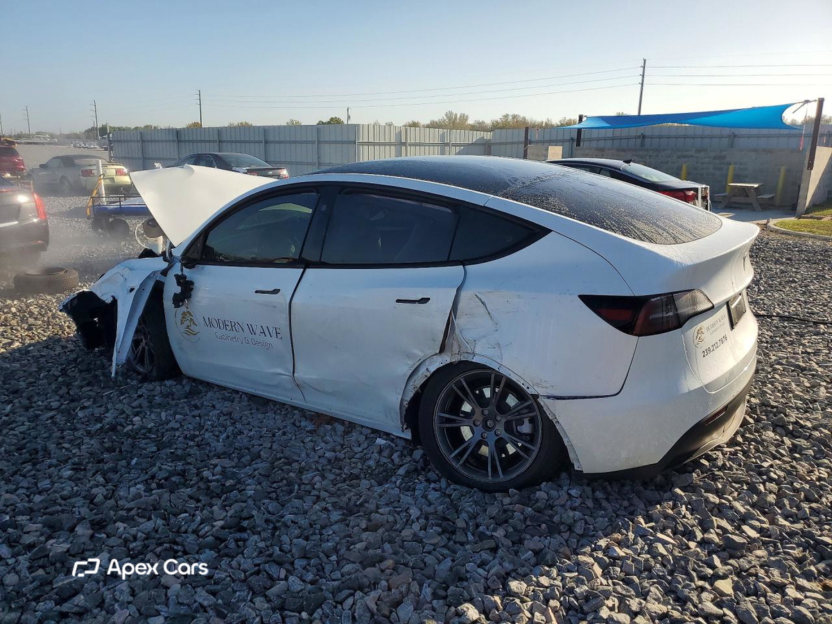 Tesla Model Y 2025