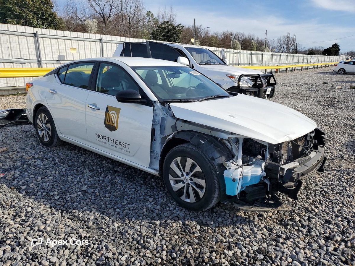 Nissan Altima 2024