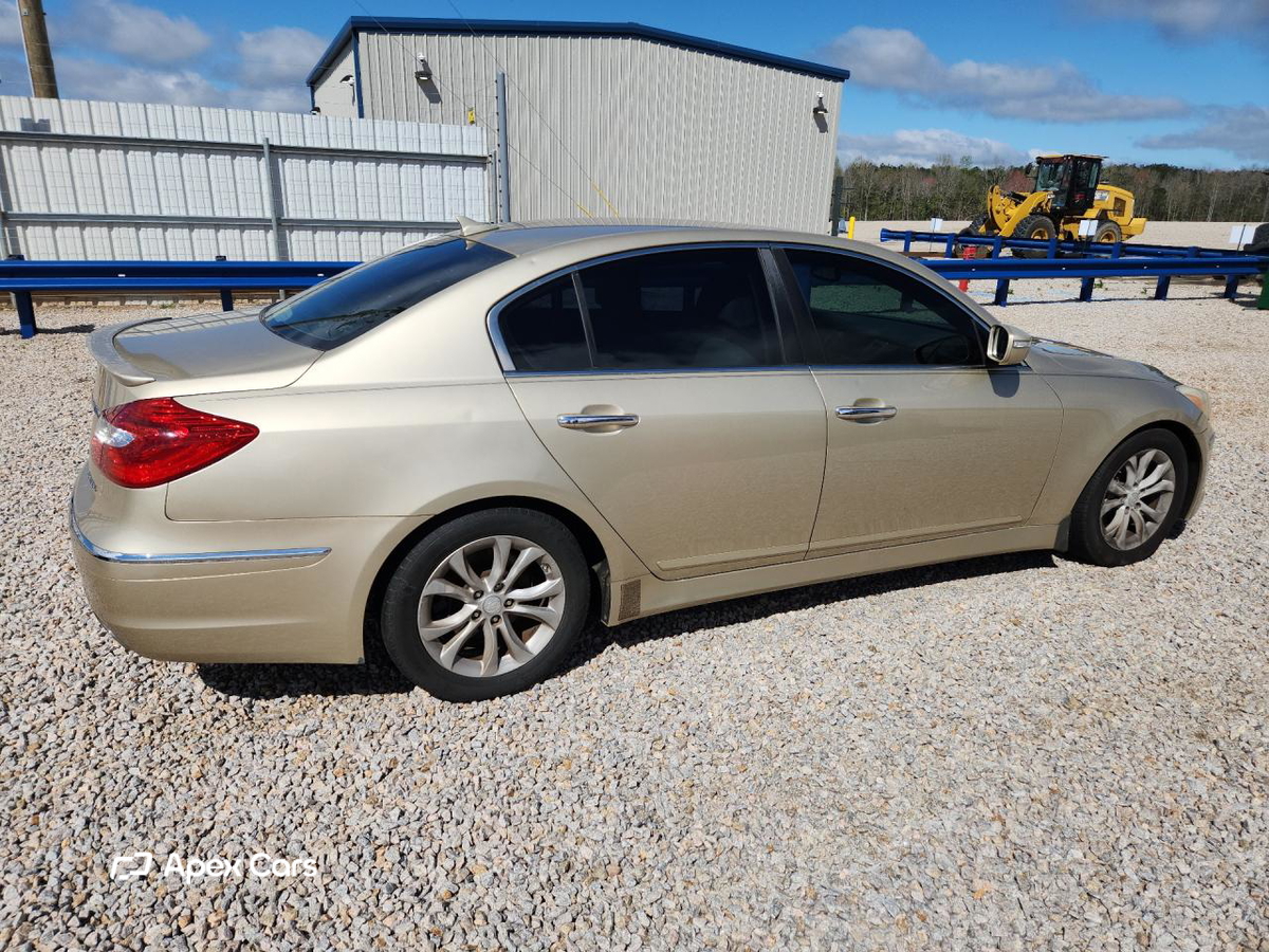 Hyundai Genesis 2012