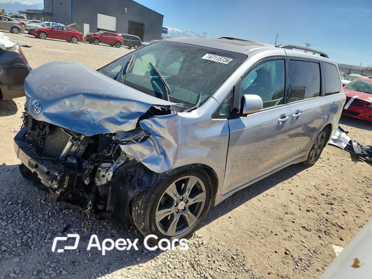 Toyota Sienna 2017 - Image 1 of 5