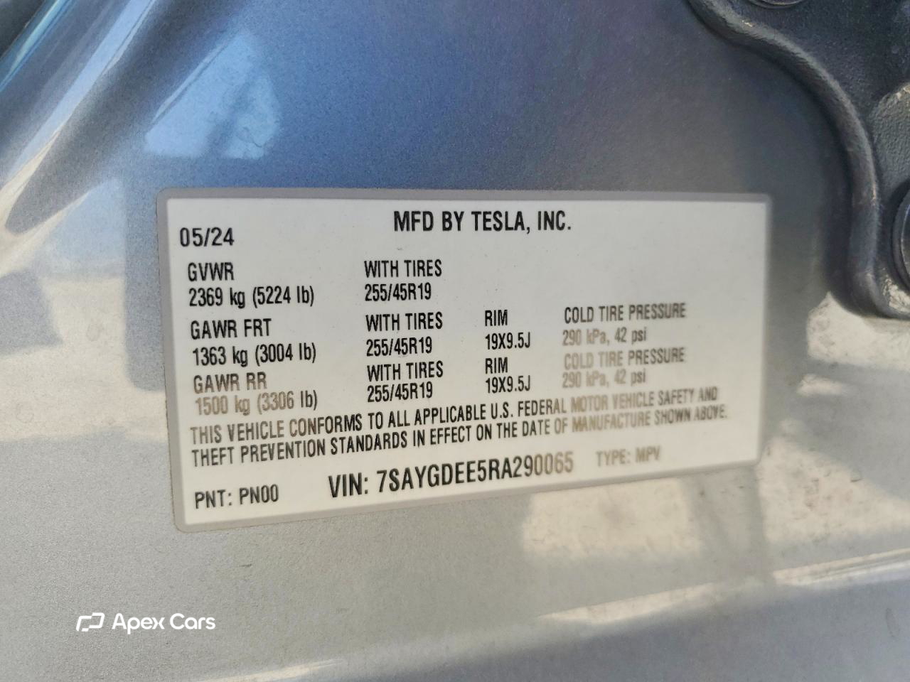 Tesla Model Y 2024