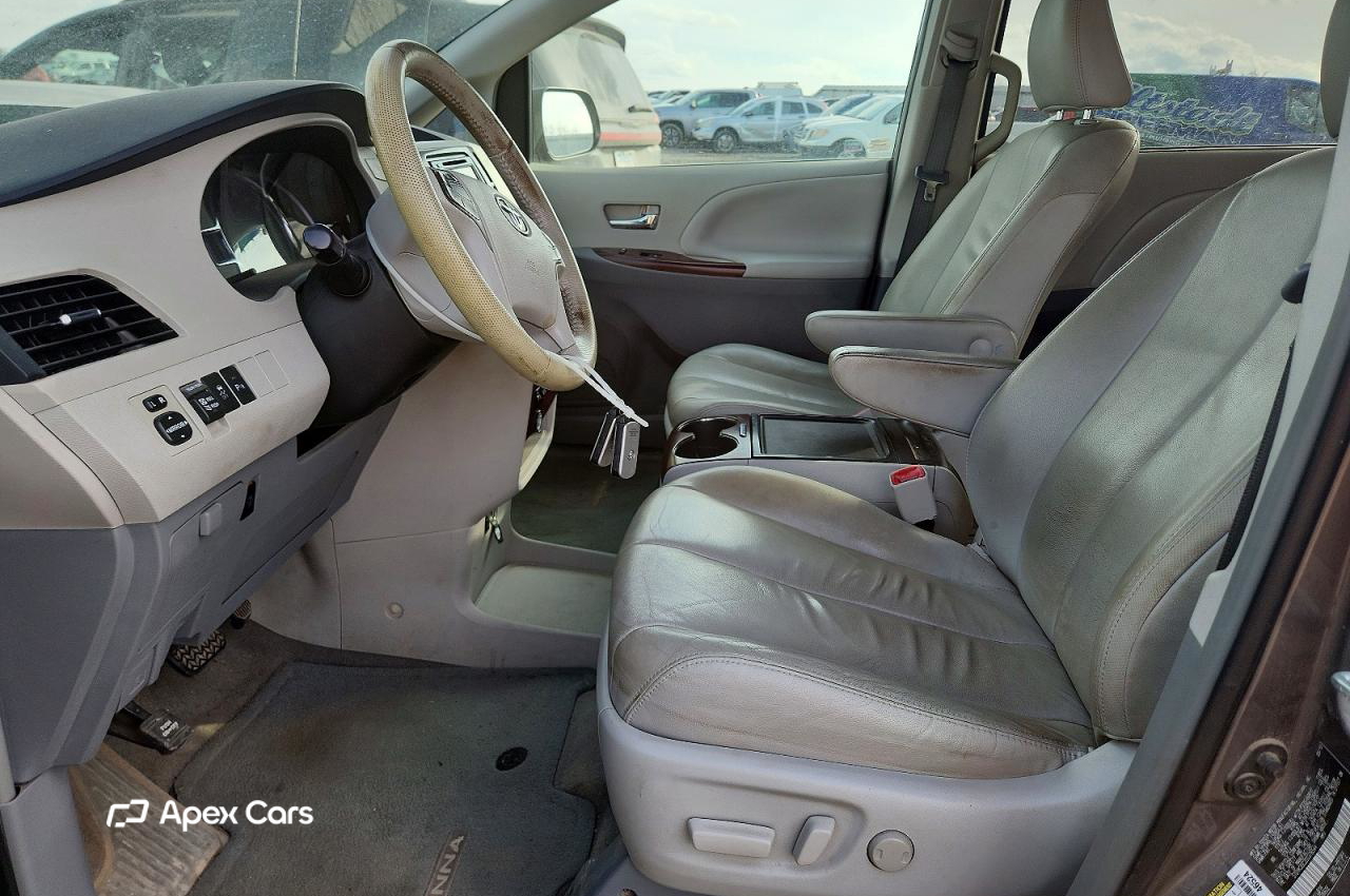 Toyota Sienna 2013