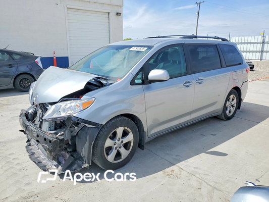 Toyota Sienna 2016 - Image 1 of 5