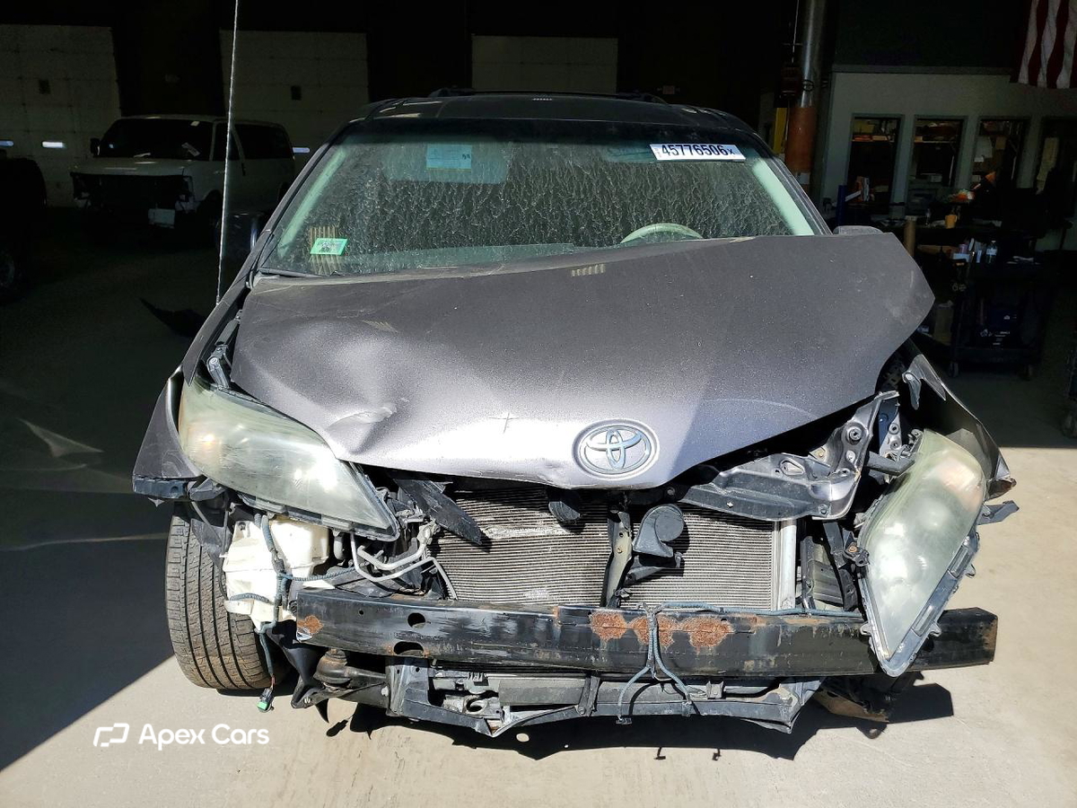 Toyota Sienna 2011