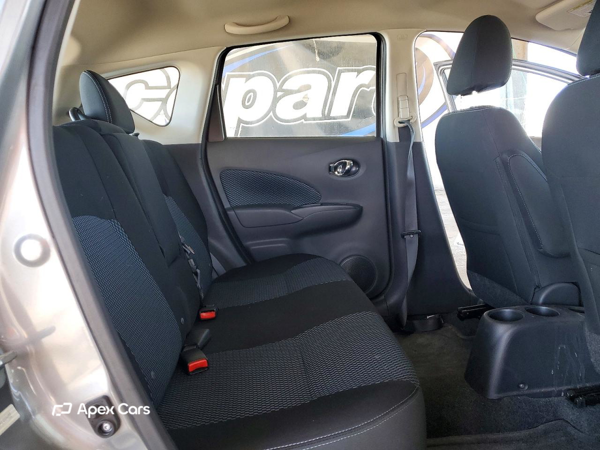 Nissan Versa 2015
