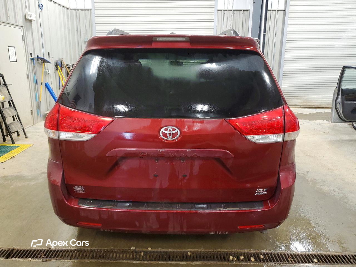 Toyota Sienna 2011