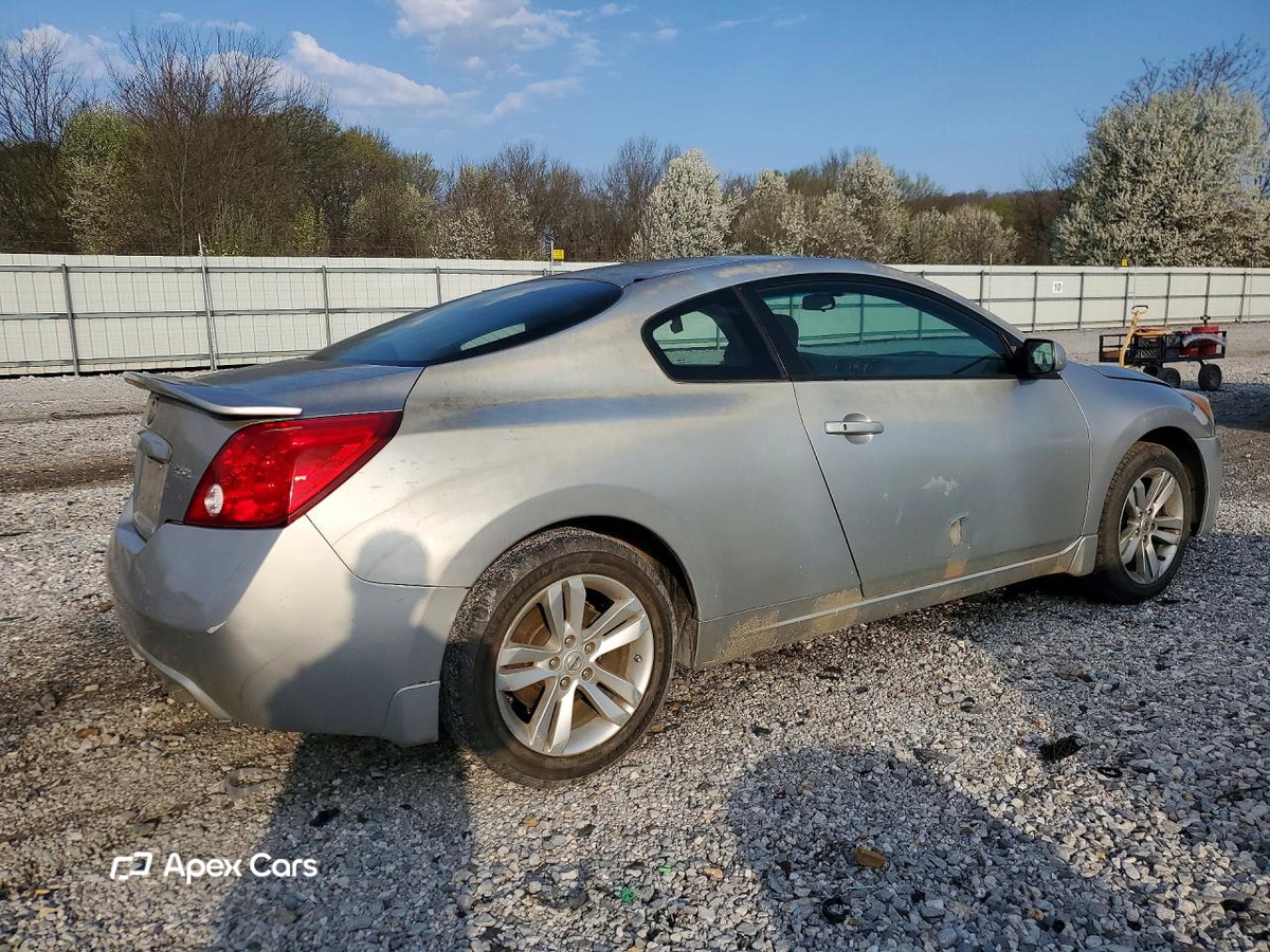Nissan Altima 2010