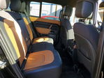 Land Rover Defender 2024