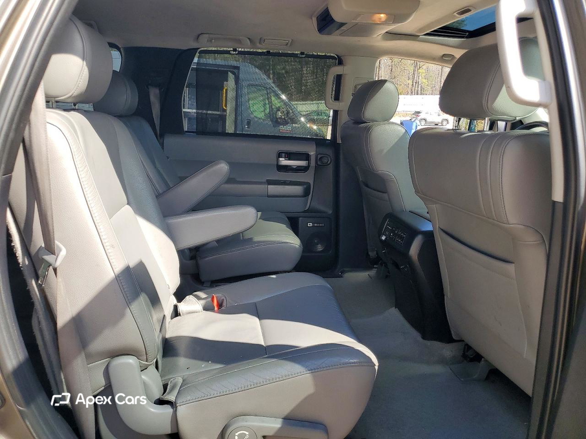 Toyota Sequoia 2010