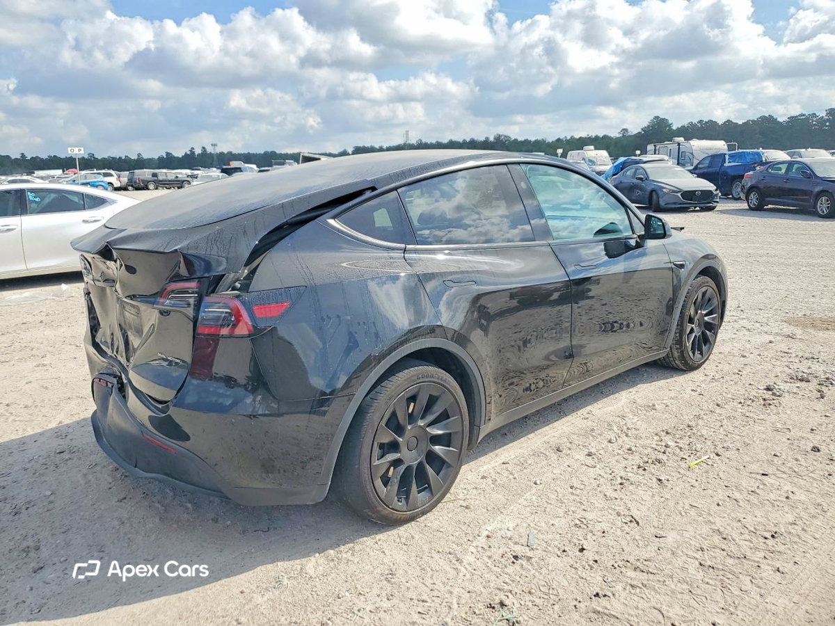 Tesla Model Y 2025