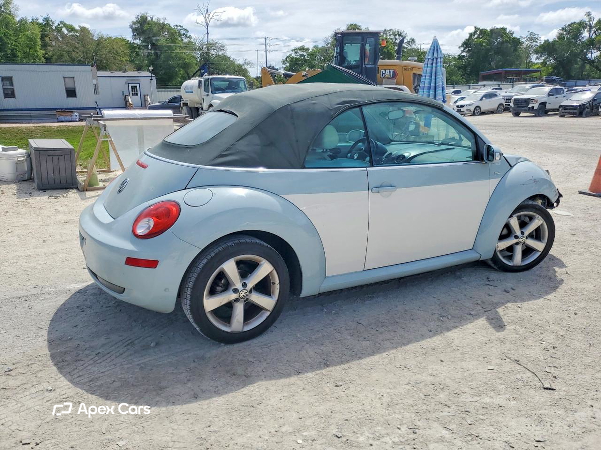 Volkswagen Beetle 2010
