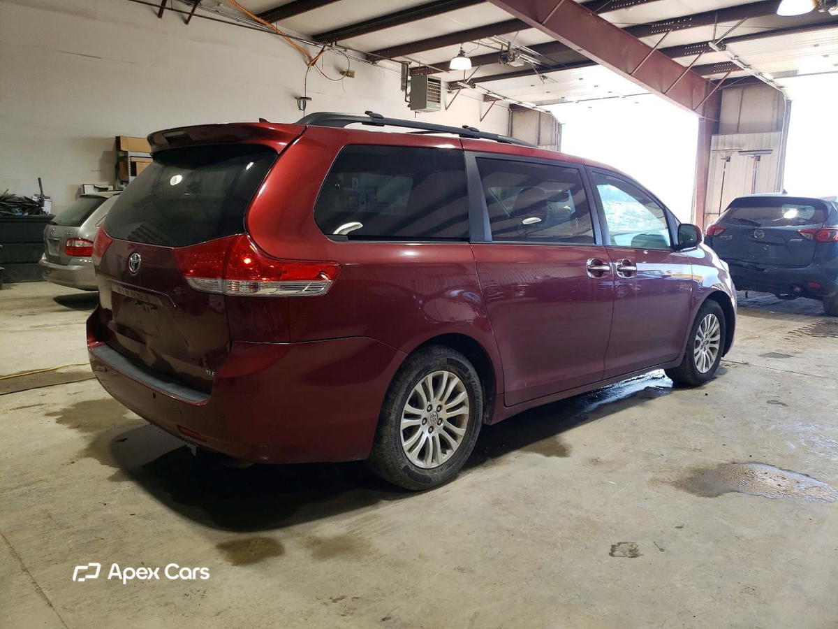 Toyota Sienna 2012