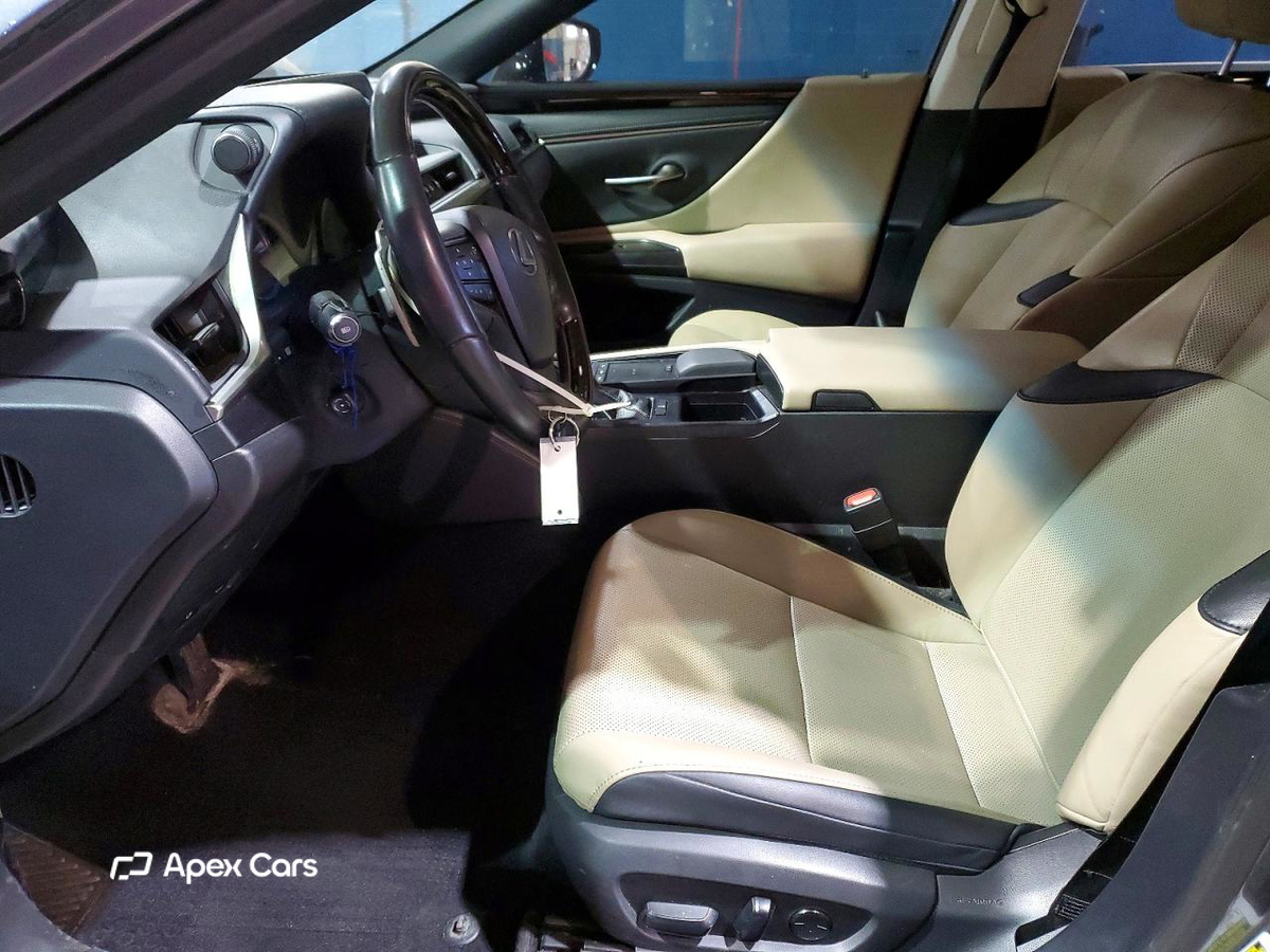 Lexus ES 2020
