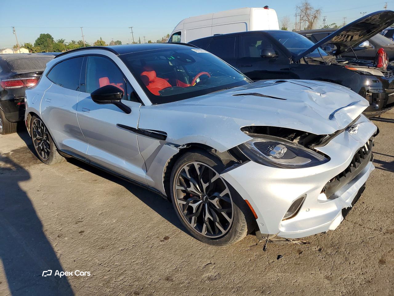 Aston Martin DBX 2021