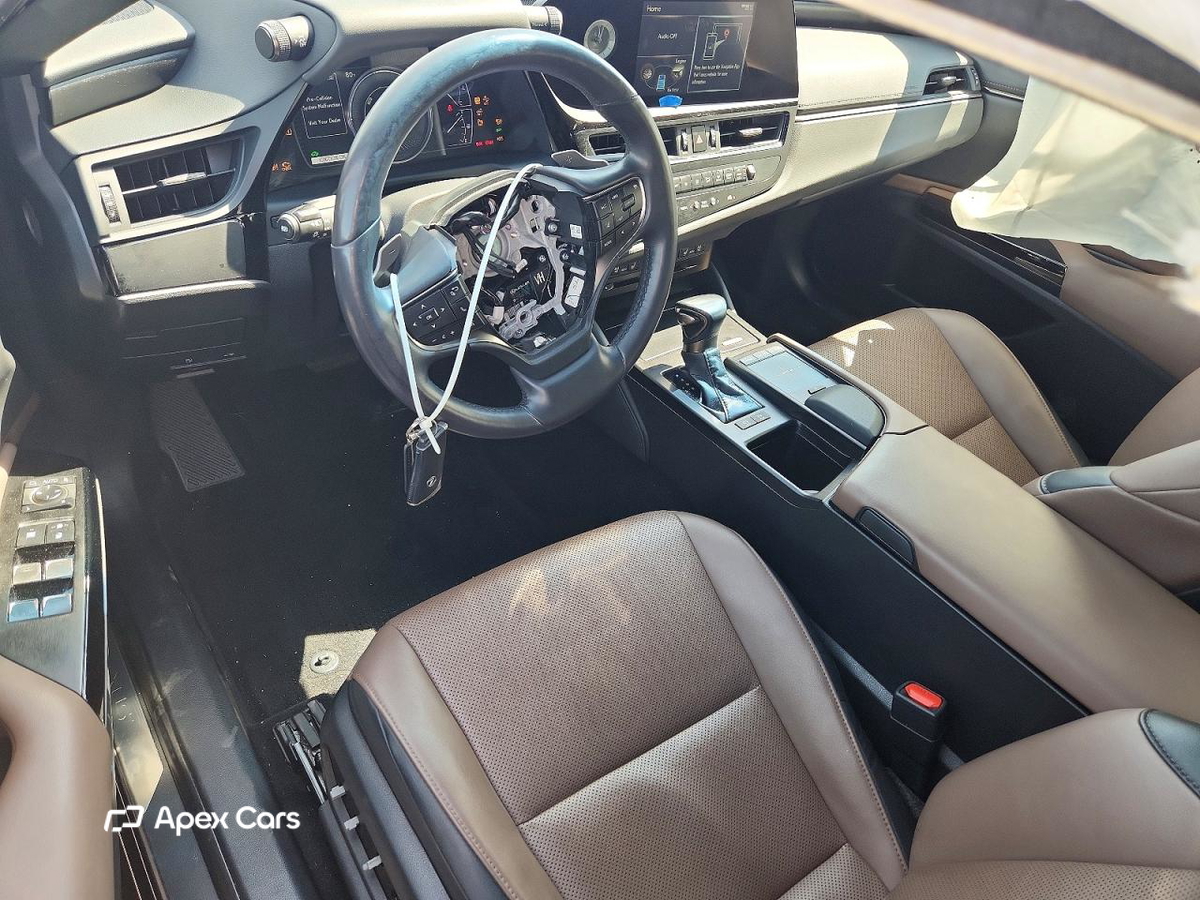 Lexus ES 2022