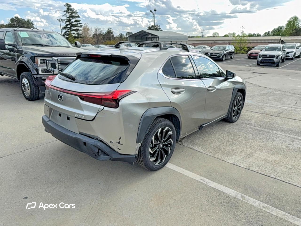 Lexus UX 2021
