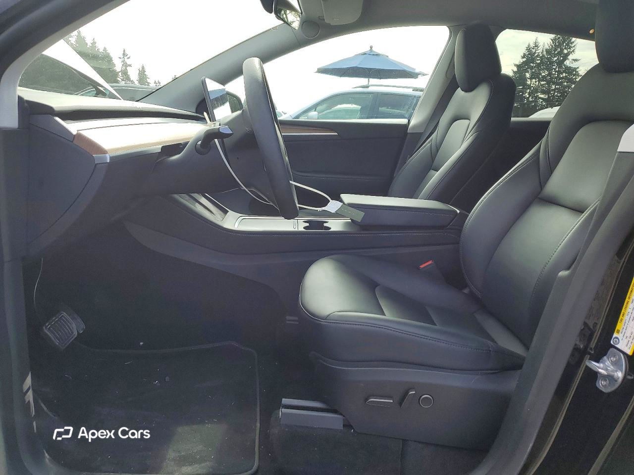 Tesla Model Y 2025