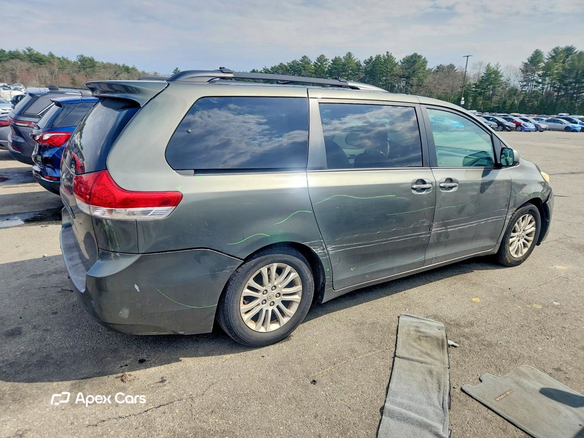 Toyota Sienna 2011