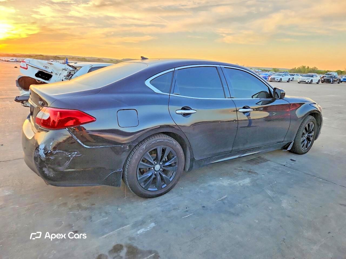 Infiniti M 2013