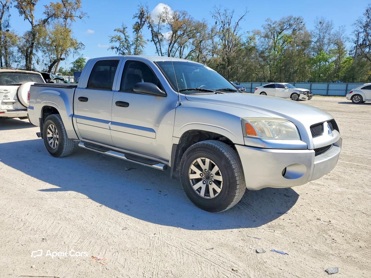 Mitsubishi Raider 2009