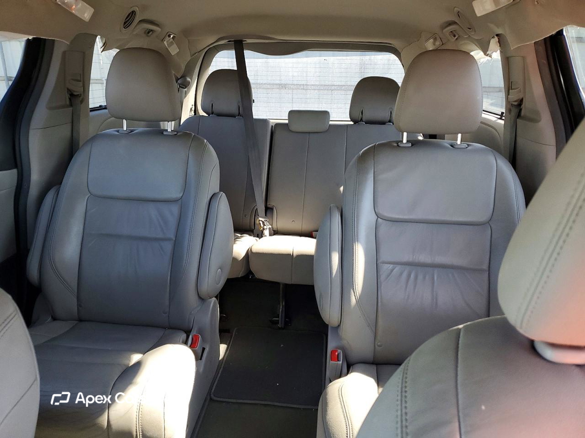 Toyota Sienna 2016
