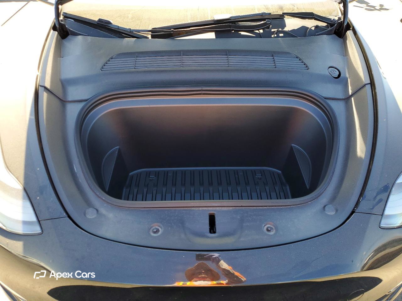 Tesla Model Y 2025