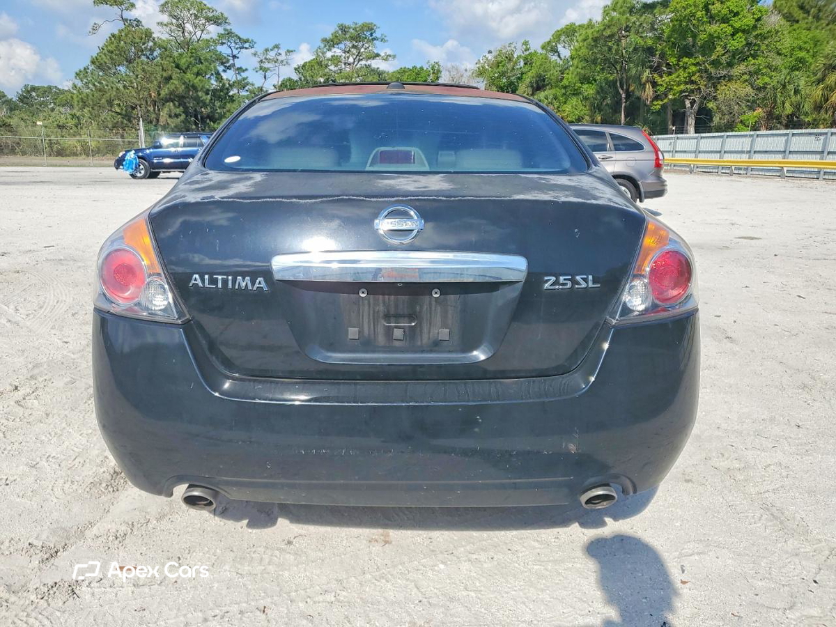 Nissan Altima 2010