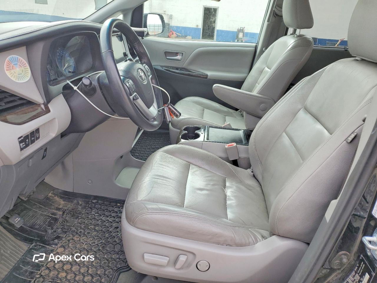 Toyota Sienna 2016