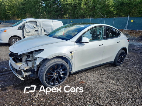 Tesla Model Y 2021 - Image 1 of 13