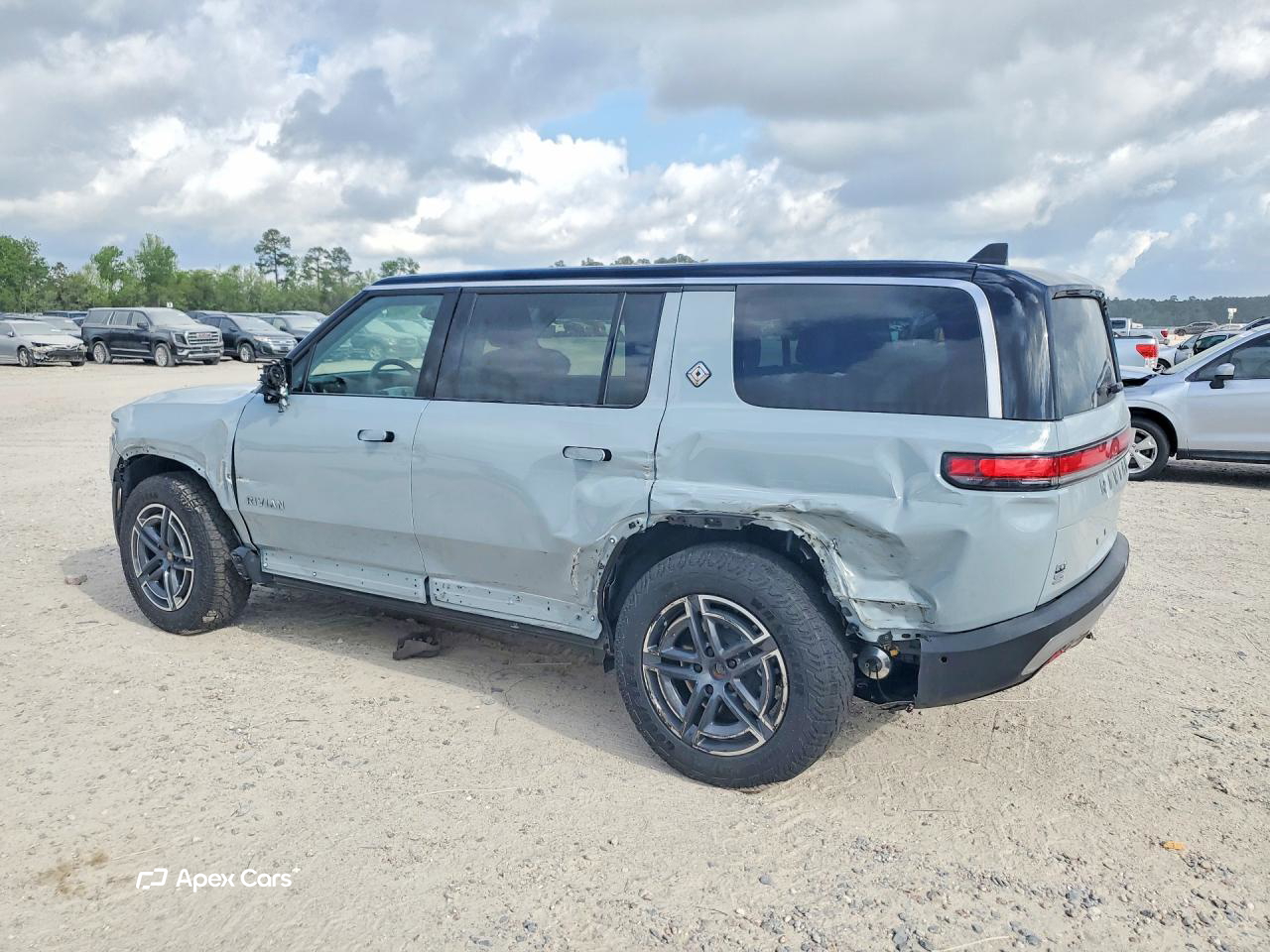 Rivian R1S 2025