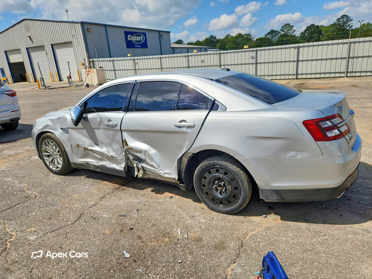 Ford Taurus 2016