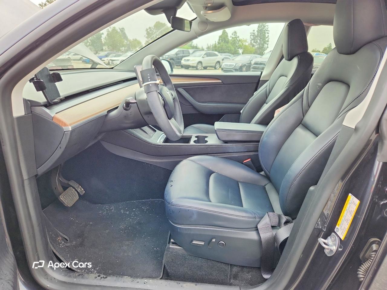 Tesla Model Y 2025