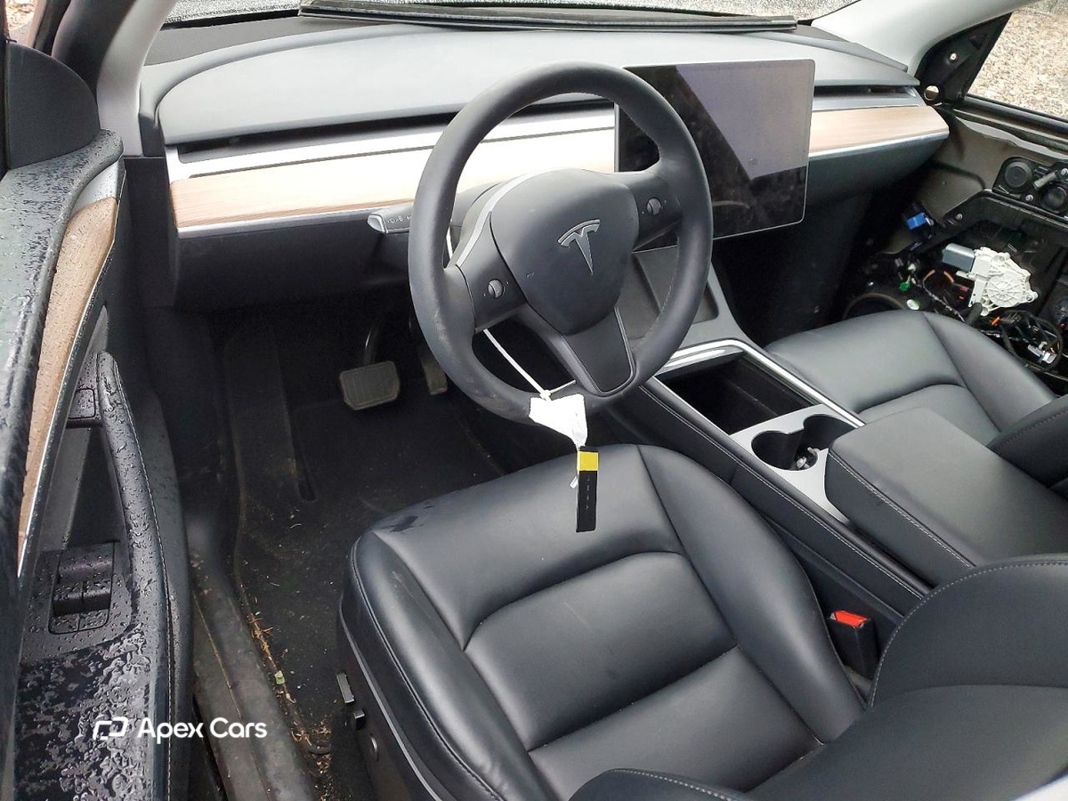 Tesla Model Y 2025