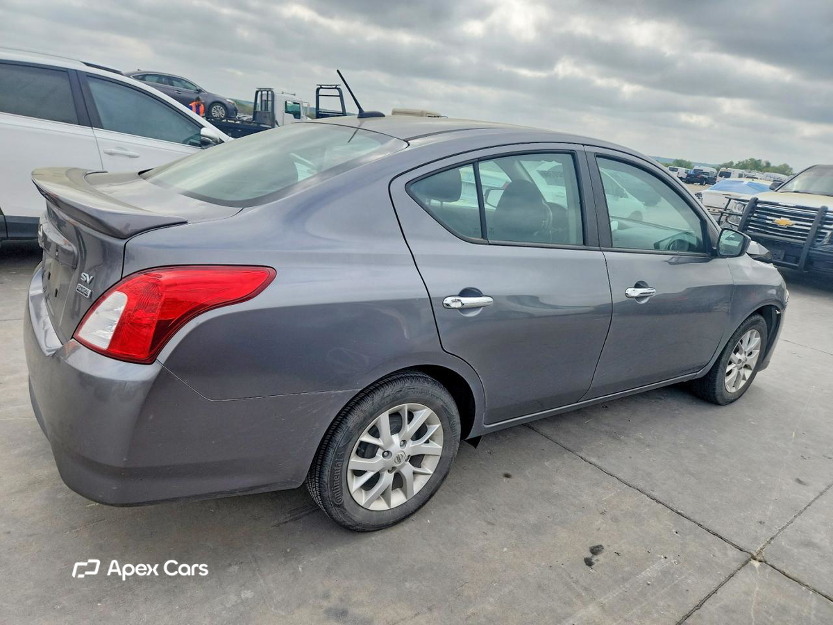 Nissan Versa 2018