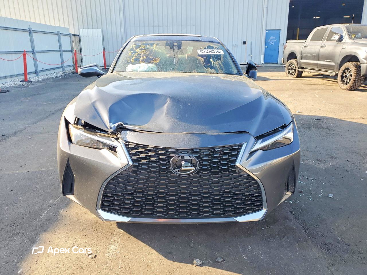 Lexus IS 2025
