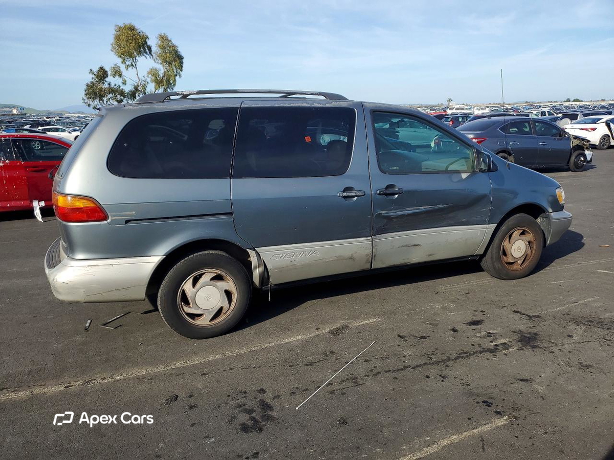 Toyota Sienna 2000